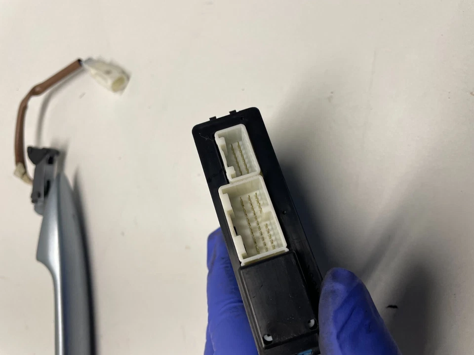 Módulo de control de espejo retrovisor puerta delantera izquierda derecha OEM LEXUS IS 250 2008-2013 Foto 3 de 3