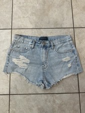 Aeropostale Women  s 6 Shorts Jeans Boyfriend Distressed Patches Light Wash