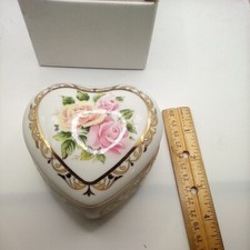 Bouquets Of Love Porcelain Music Box You Light Up My Life " Heritage House japan