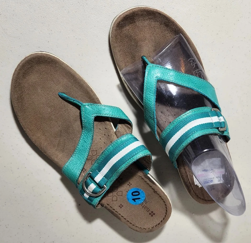 Tanga de cuero verde Naturalizer para mujer talla 10 M sandalia cuña baja cojín plano Foto 2 de 4