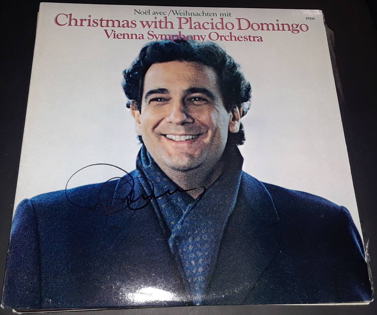 PLACIDO DOMINGO SIGNED AUTOGRAPH CHRISTMAS WITH PLACIDO DOMINGO RECORD VINYL 