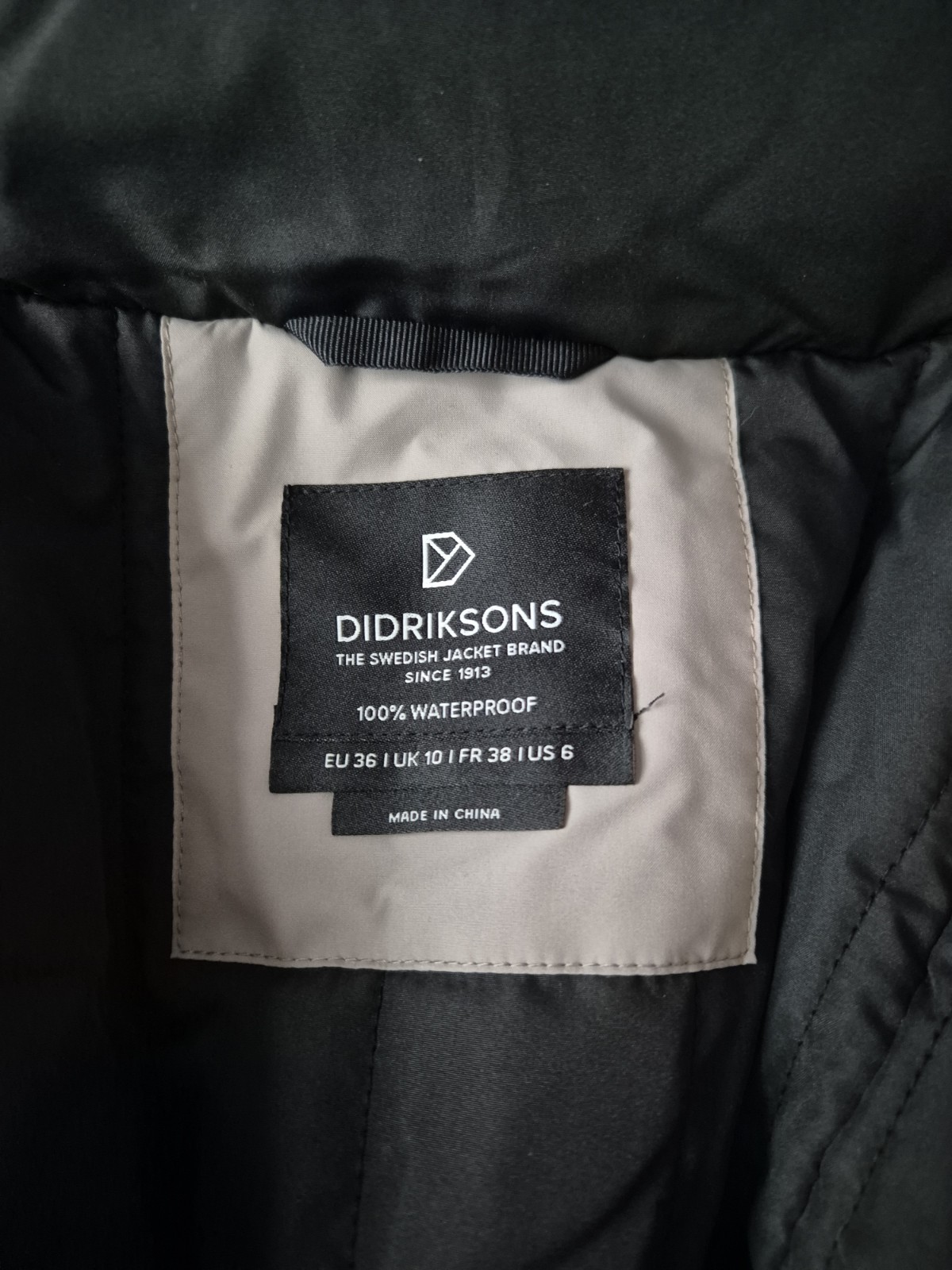 Didriksons Women's Rain  Coat  Size 10 Uk image 3
