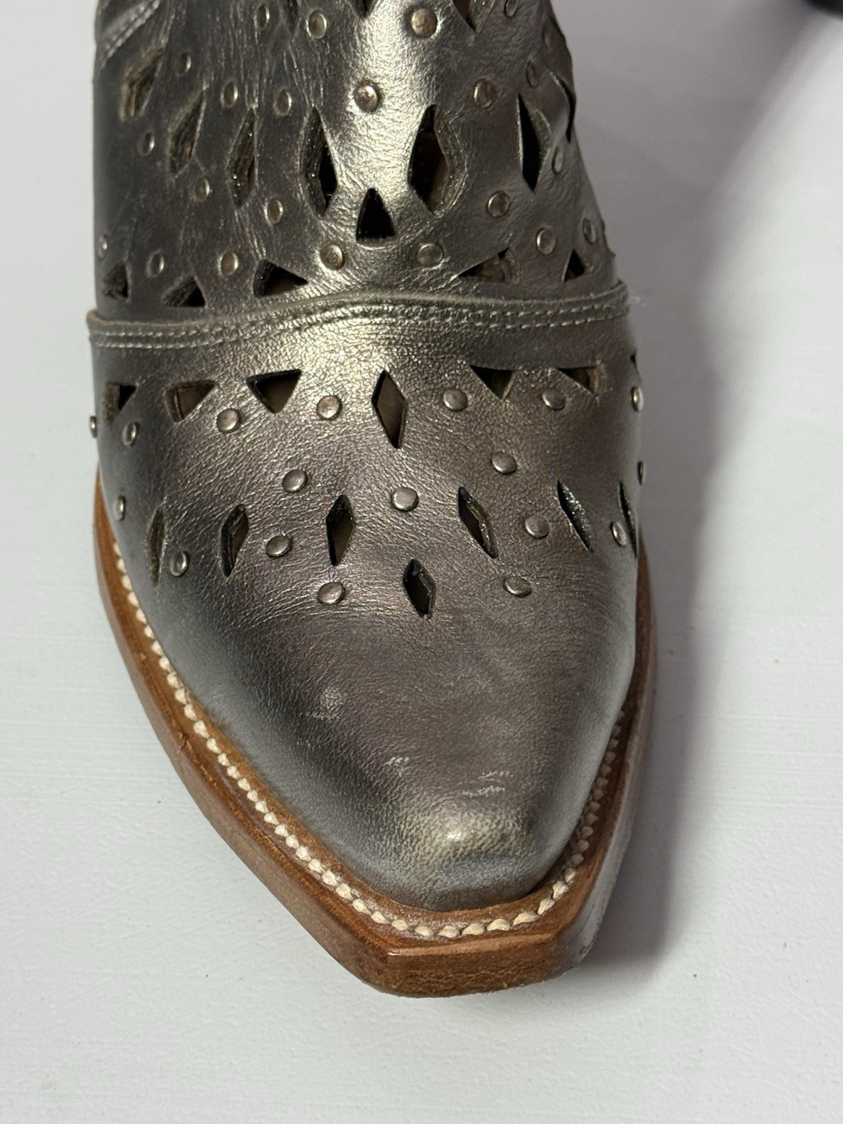ARIAT Dixon SZ 7 Silver Laser Cut Studded Western Cowgirl Short Boot Snip Toe image 6