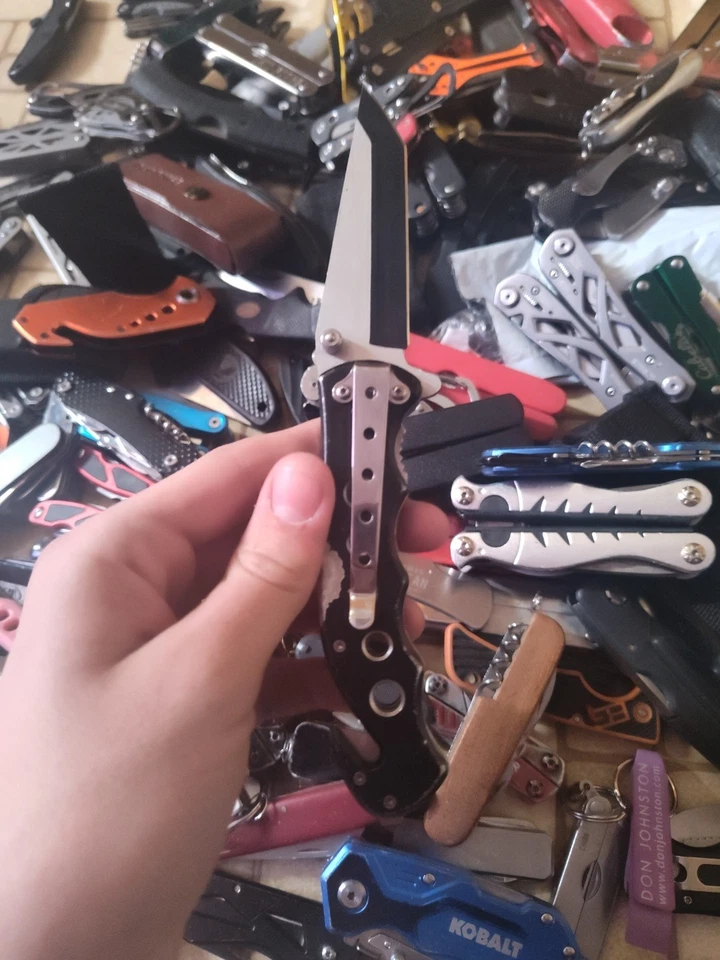 Random TSA Confiscated Knifes, Multi tools, Pliers, Lot - Image 2 of 2