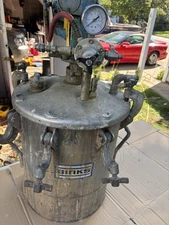 BINKS- 10 Gallon stainless steel Pressure Tank w/agitator