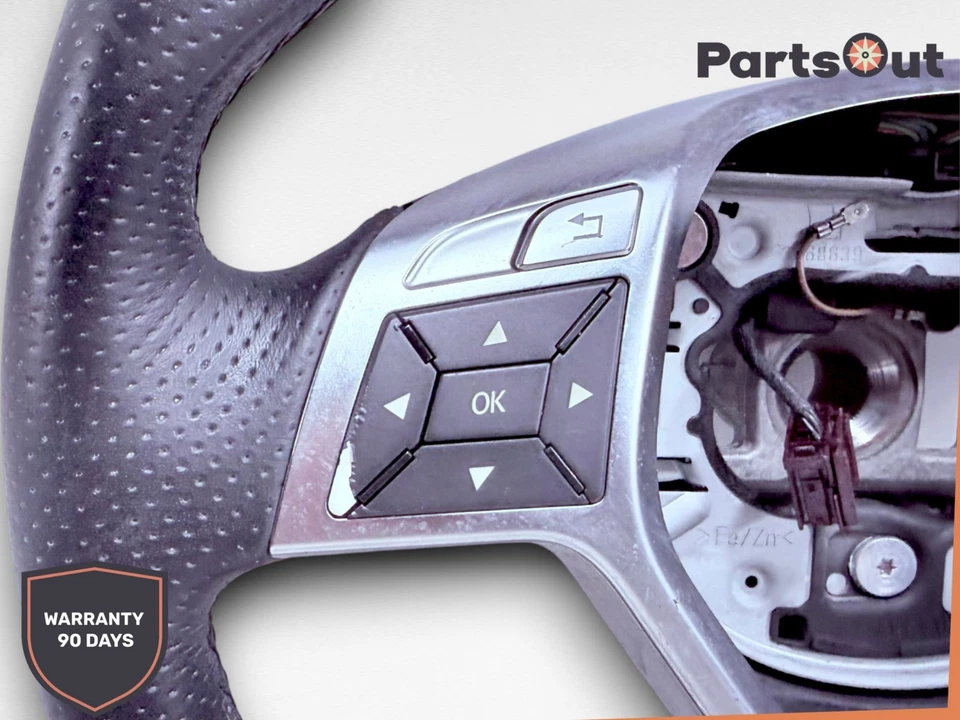 Volante deportivo de cuero Mercedes-Benz C250 C300 C350 W204 2012-2014 Foto 4 de 4