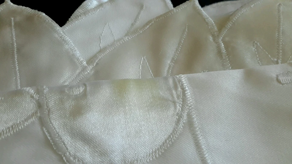 Set White Embroidered 70 x 90" Tablecloth Holly Cloth Napkins & Placemat Set - Image 4 of 4