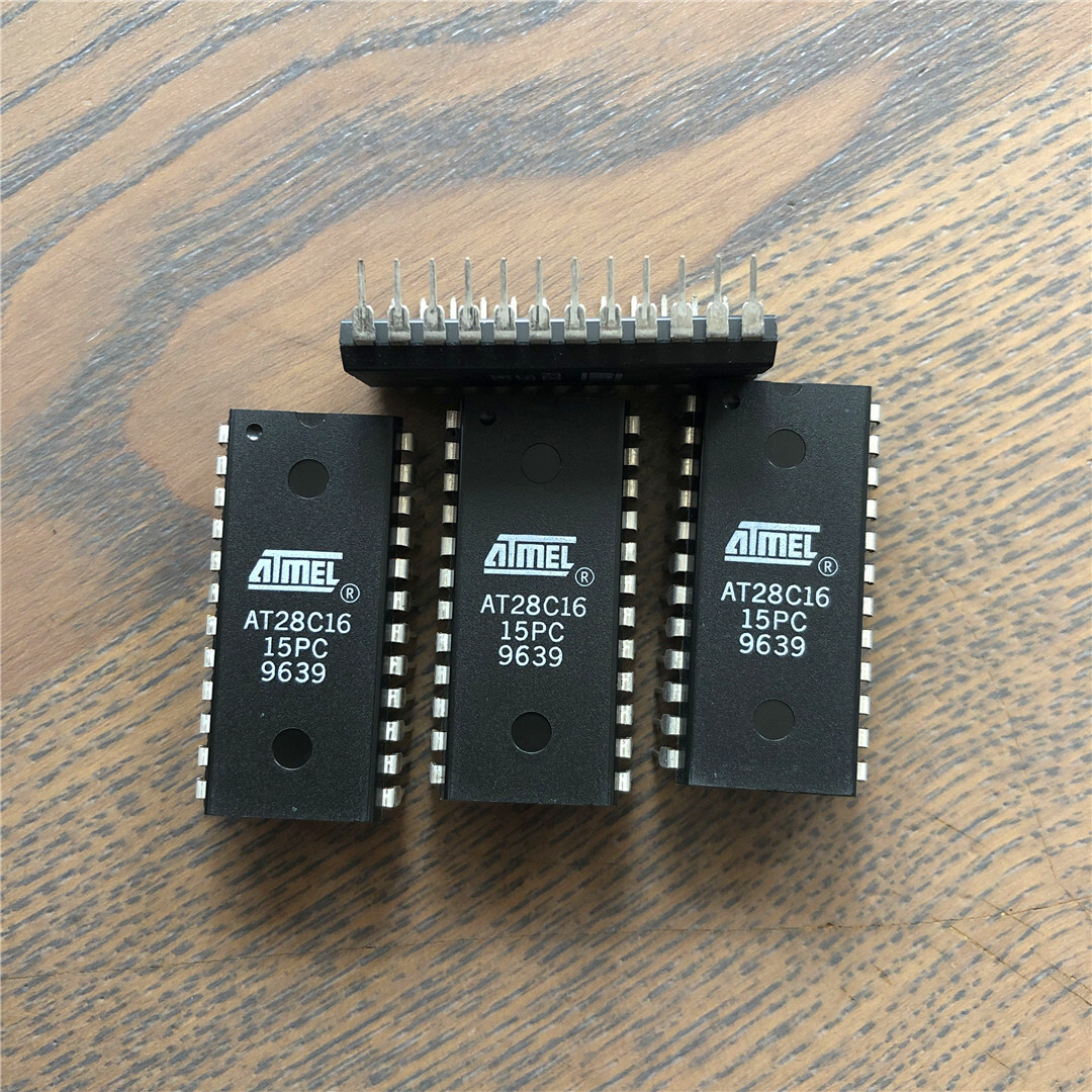 4 Pezzi - ATMEL AT28C16-15PC - EEPROM DIP24 - 2Kx8 / 16KBit