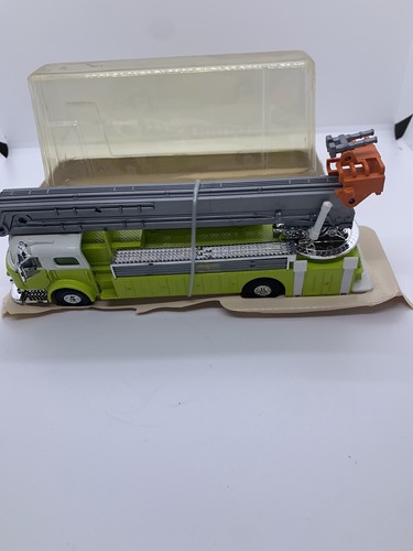 MODEL POWER FIRE ENGINE 1/48 SCALE MADE IN MACAO. - Picture 3 of 4
