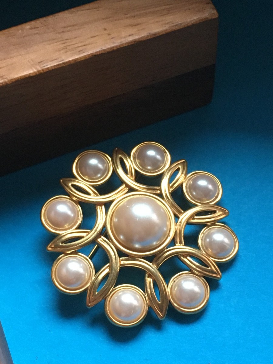 Broche Dorée Vintage Monet - Bijou Occasion En Bon état - Pièce De Collection