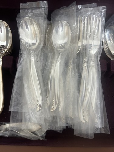 56 Piece Leilani 1847 Rogers Bros Silverware Set Wood Case - Picture 8 of 19