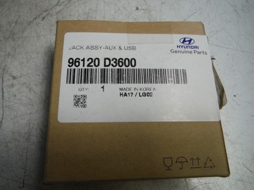 2019-2021 Hyundai Tucson Center Console USB & Auxiliary Jack OEM 96120 D3600 - Picture 2 of 5
