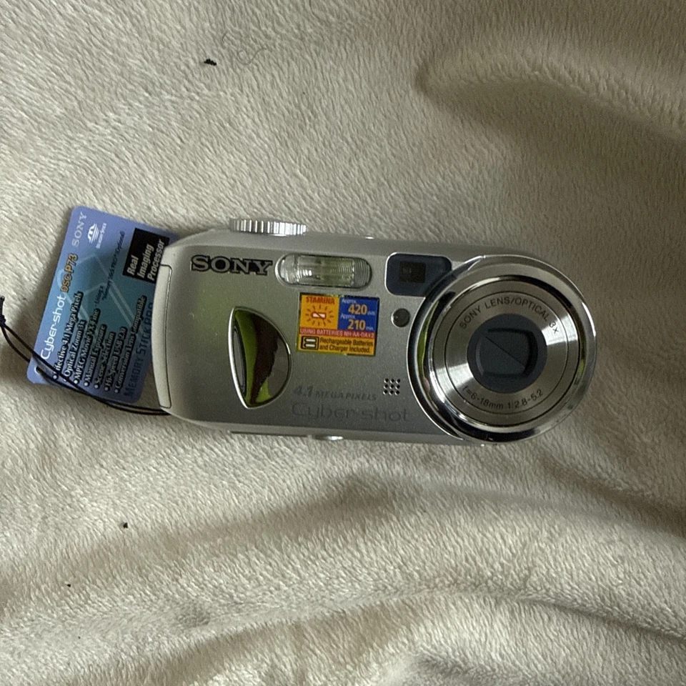 Sony Cyber-shot DSC-P73 4.1MP Digital Camera Silver With Box - Image 2 of 4