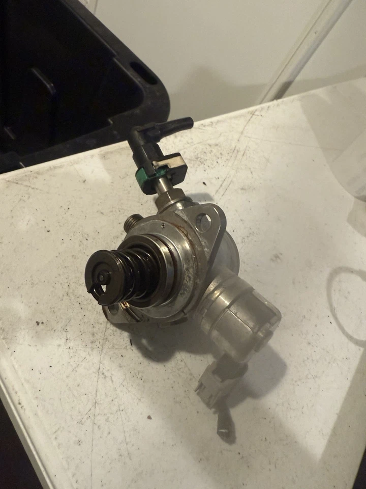 Bomba de combustible de alta presión Ford Focus 2012-2018 2,0 L CM5E-9D376-CB Foto 3 de 4