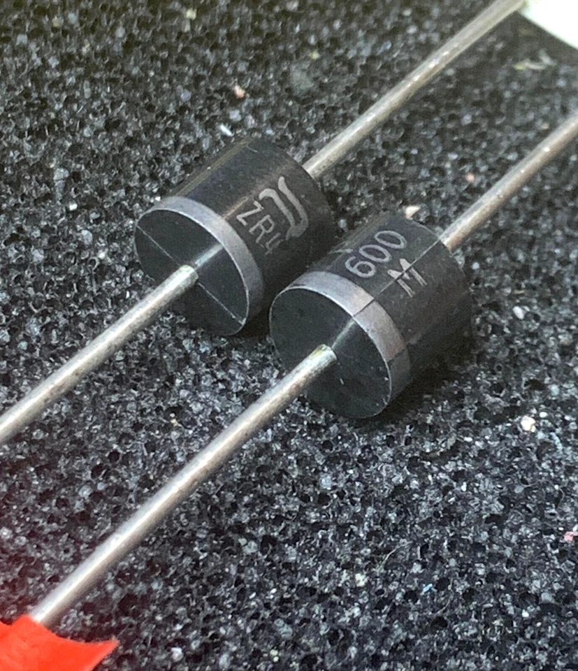 DC COMPONENTS 2 Diodi P600M 6A 1000V = 6A10 ( 2 pezzi )