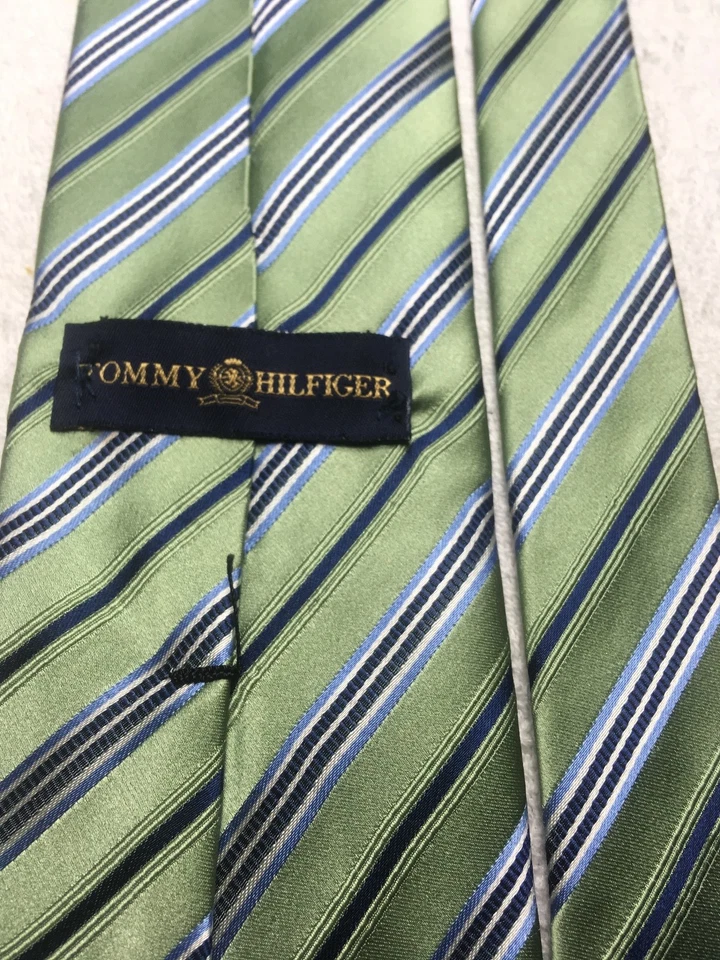 CORBATA HOMBRE TOMMY HILFIGER VERDE CON RAYAS AZULES 3,75 X 61 Foto 4 de 4