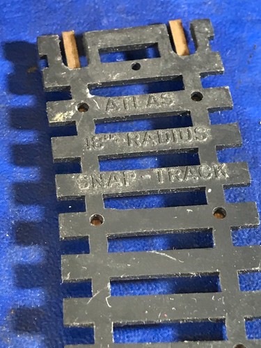 HO Scale Atlas Snap Track - 18" Radius Curved Terminal Track - Picture 5 of 6
