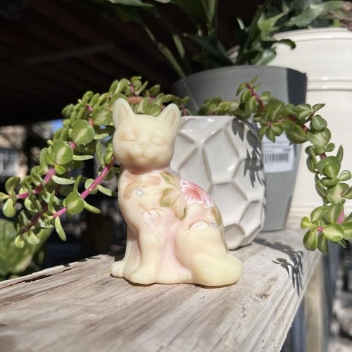 Fenton | Burmese Sitting Cat Figurine | Signed M. Kibbe | Hand Painted [GLOWS]