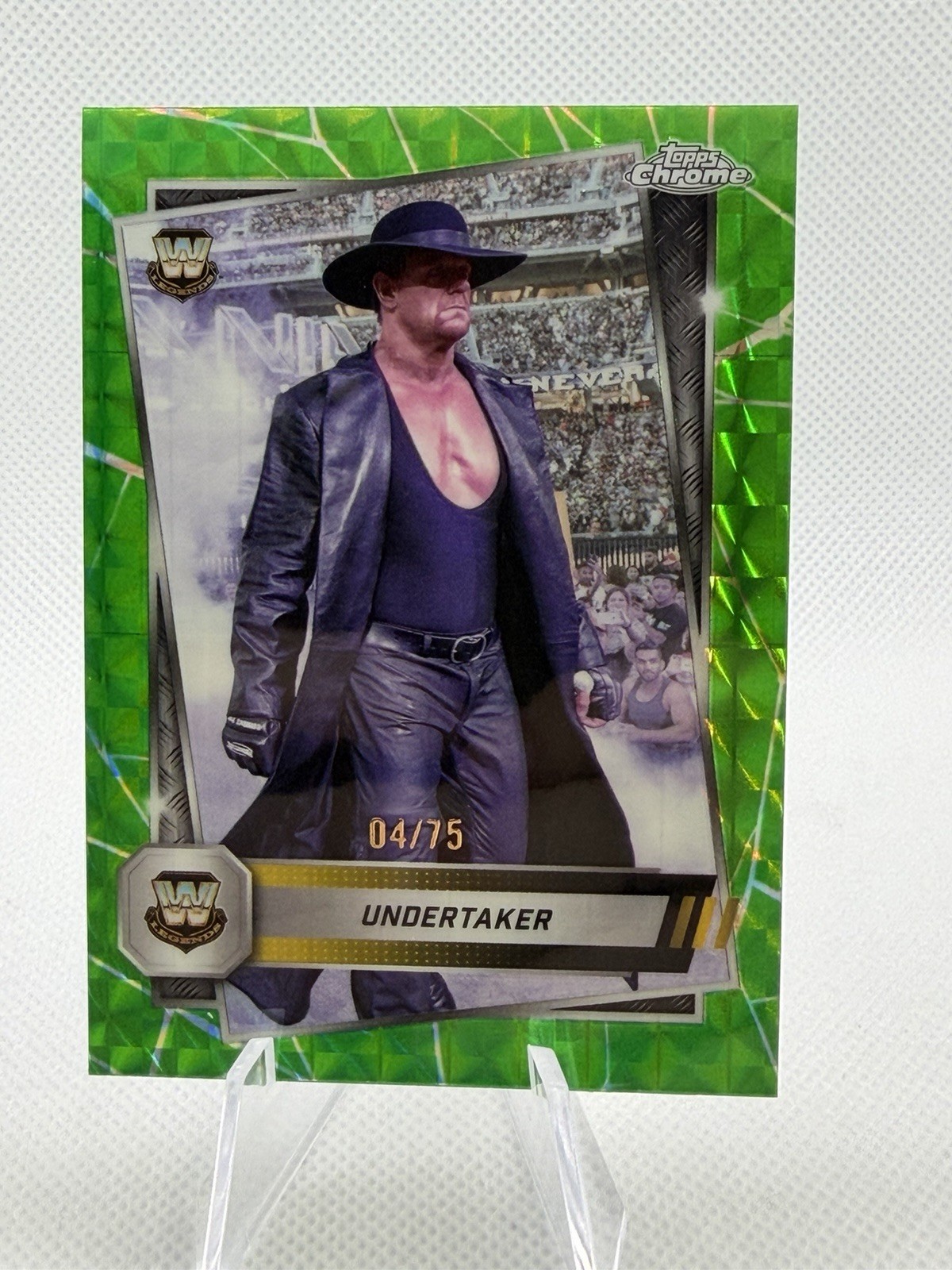 2025 Topps Chrome WWE - Undertaker #21 Neon Green Geometric Refractor /75