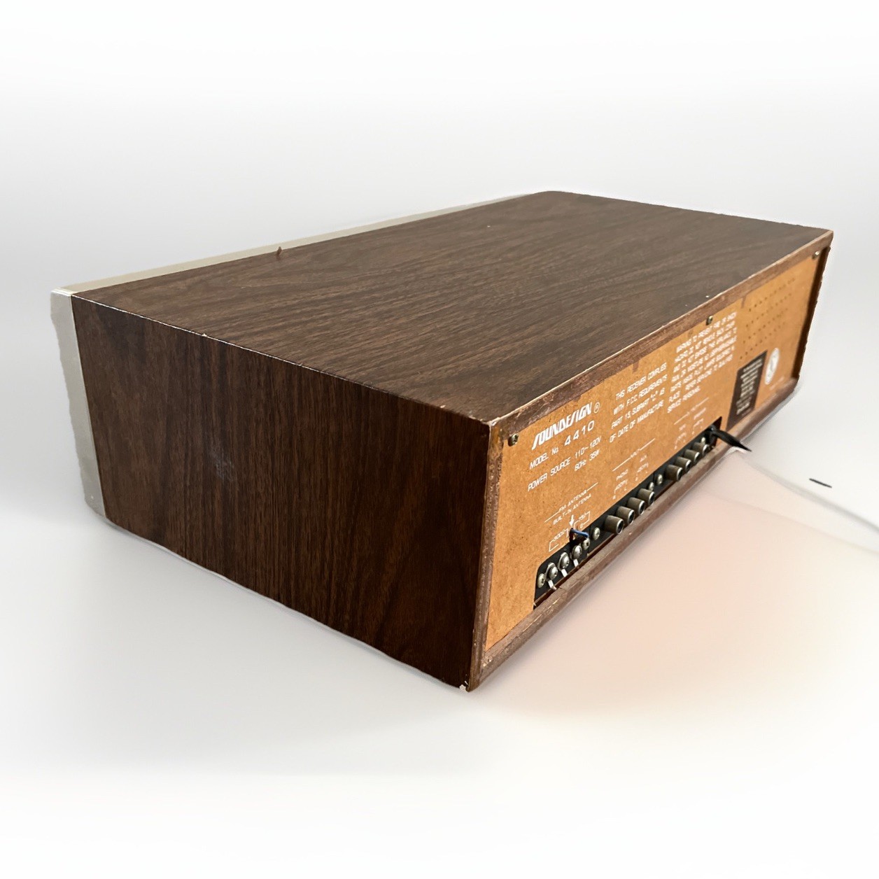 Soundesign 4410 8-Track Tape AM/FM Stereo Receiver READ DESCRIPTION