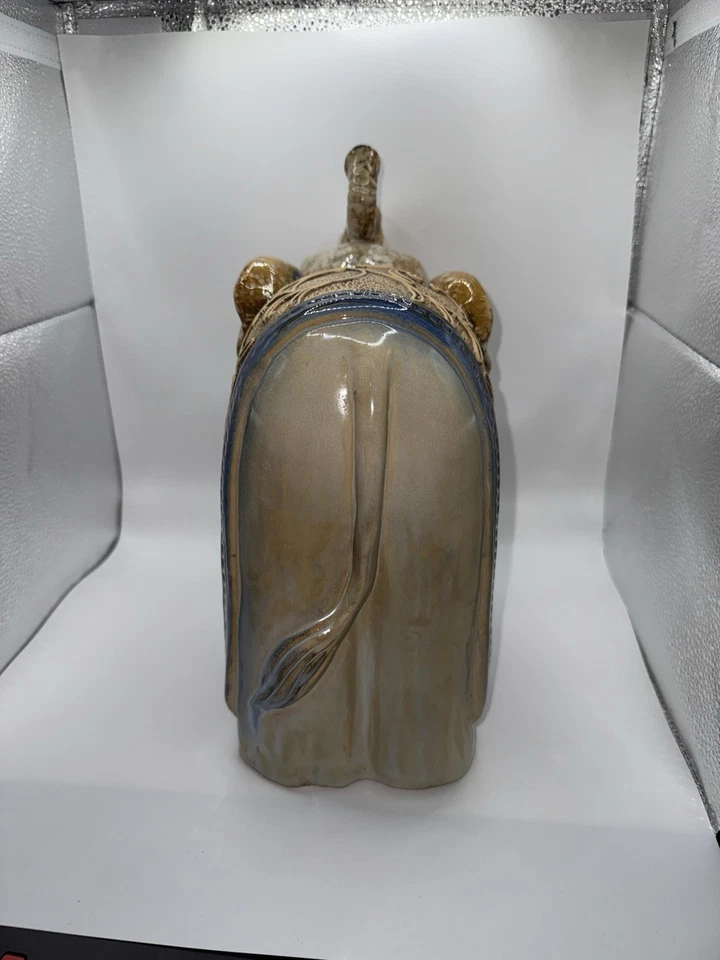 Disfraz Elefante Cerámica Marrón Azul Brillo Esmalte Elevado 7.5"x 6.5 Estante Estatuilla Foto 4 de 4