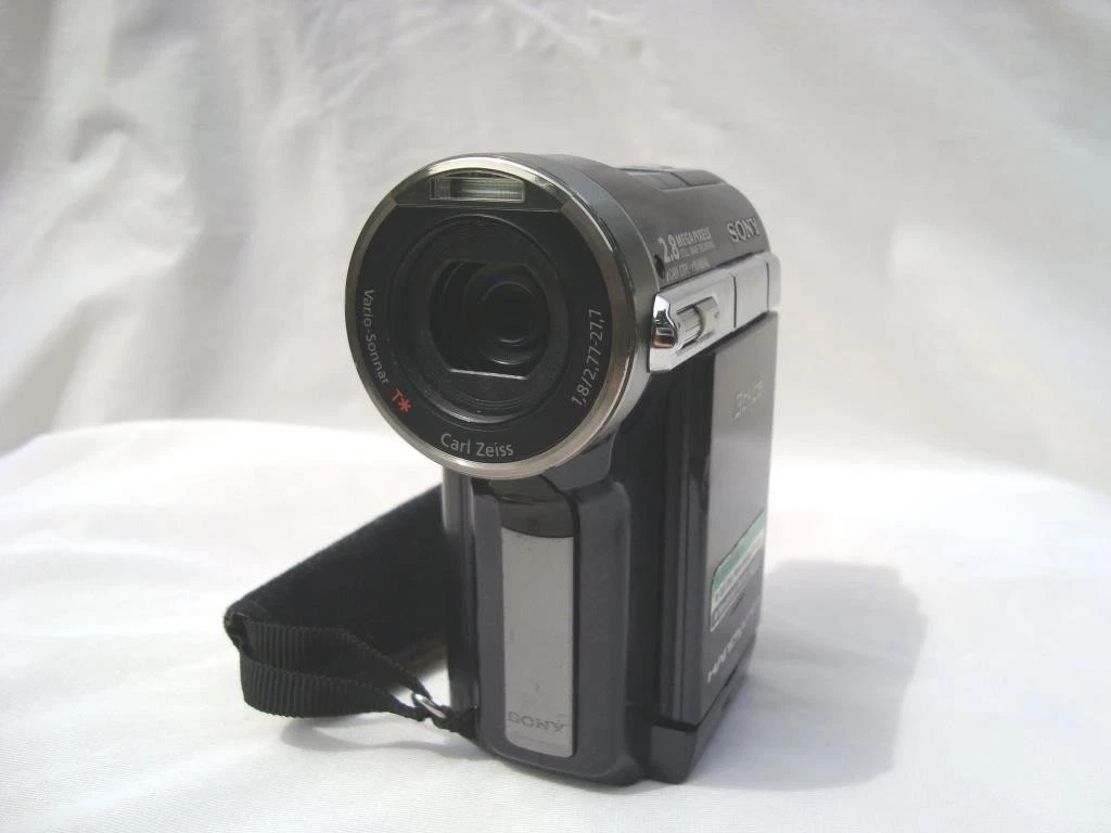 Sony Handycam 120x Digital Zoom 2.5-2.9 in Screen Camcorders for