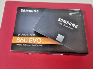 500 GB Samsung 860 EVO SSD SATA 2,5" V NAND -nur 60 Betriebsstunden
