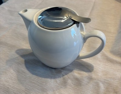 Zero Japan Small Handcrafted Ceramic Teapot White (Bee House)