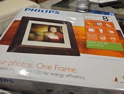 Philips Home Essentials 8 in Digital Photo Frame - Mahogany Brown (SPF3482/G7)