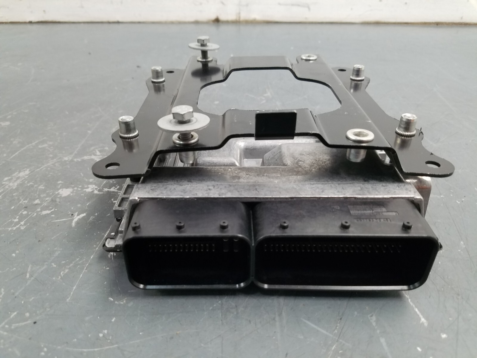 2016 McLaren 675LT Spider Engine Computer ECU ECM #5556 V5