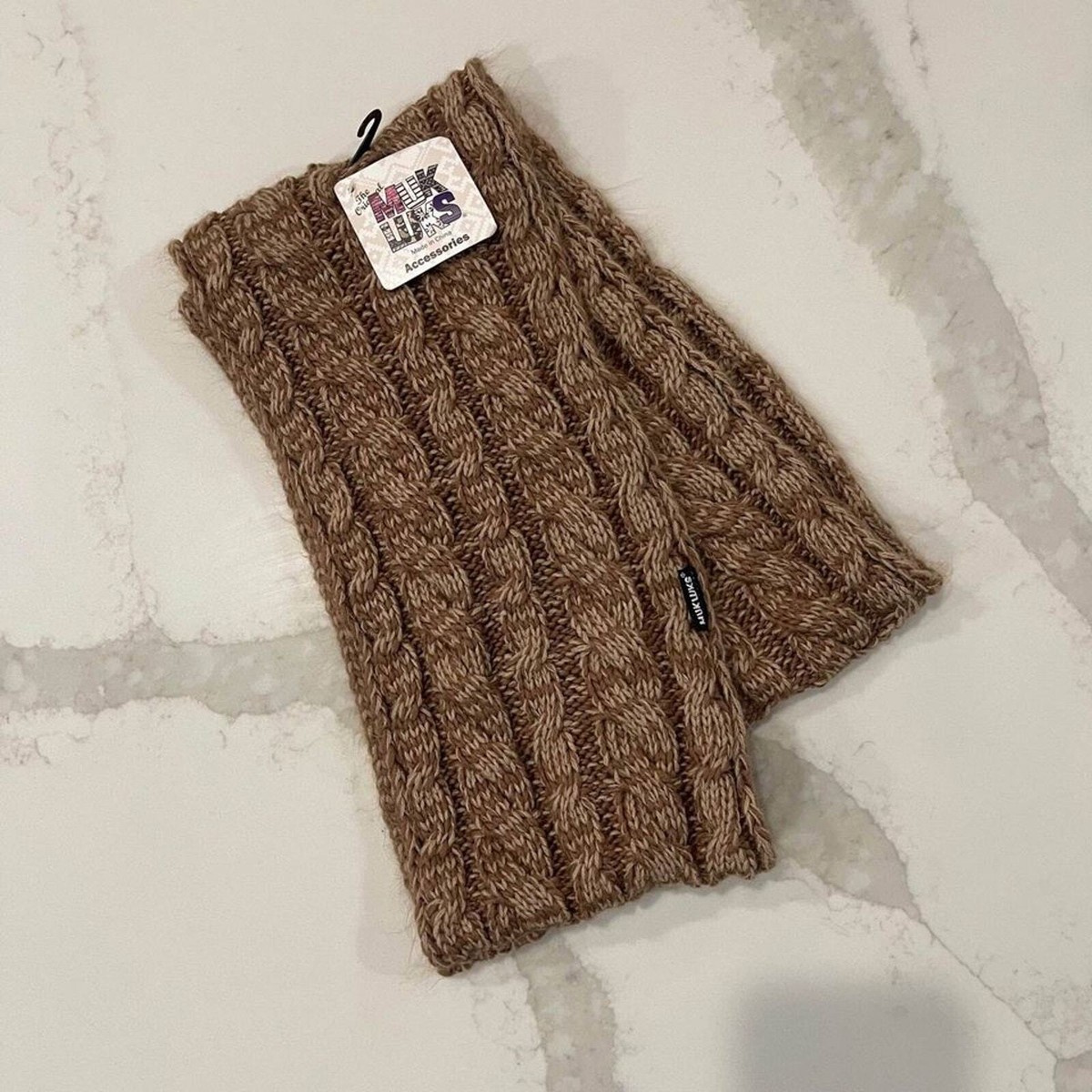 ちな Muk Luks NWT Cable Knit Infinity Scarf Almond/Brown Cozycore