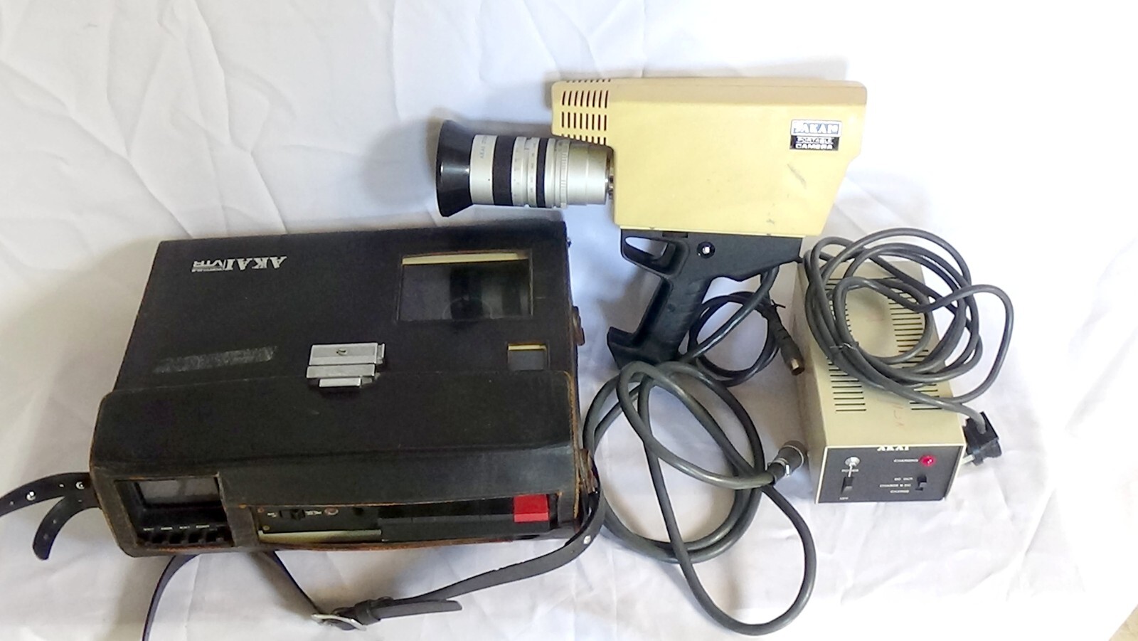 AKAI VT115, VC110, VM110 Vintage reel to reel Video Camera