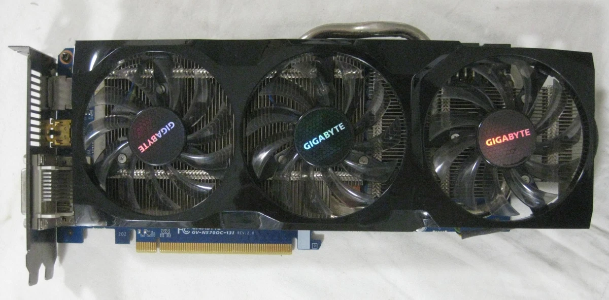 Carte Graphique ASUS GeForce GTX 570 DCII - 1280 Mo GDDR5, PCI-E, 2xDVI, HDMI