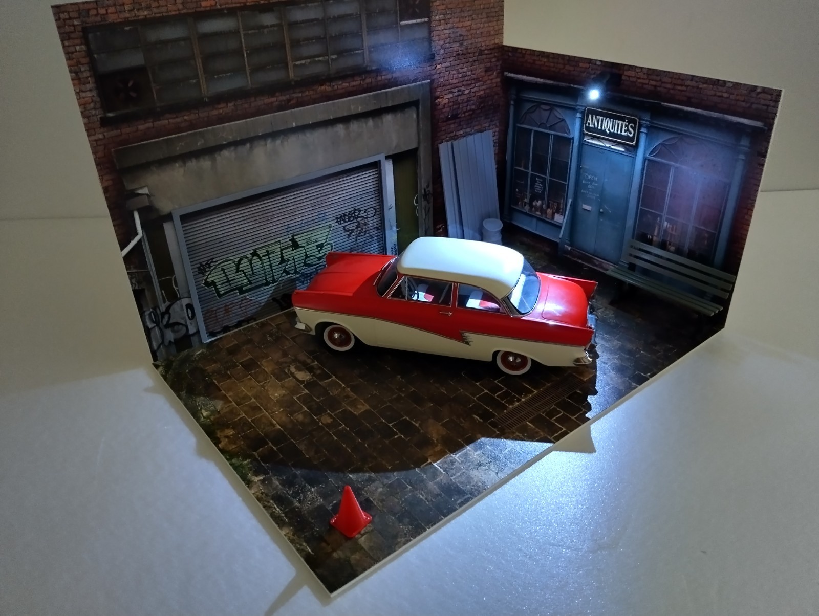 Antique Store & Garage 1:18 Scale Diorama Kit Model Car Display Scene 1/18