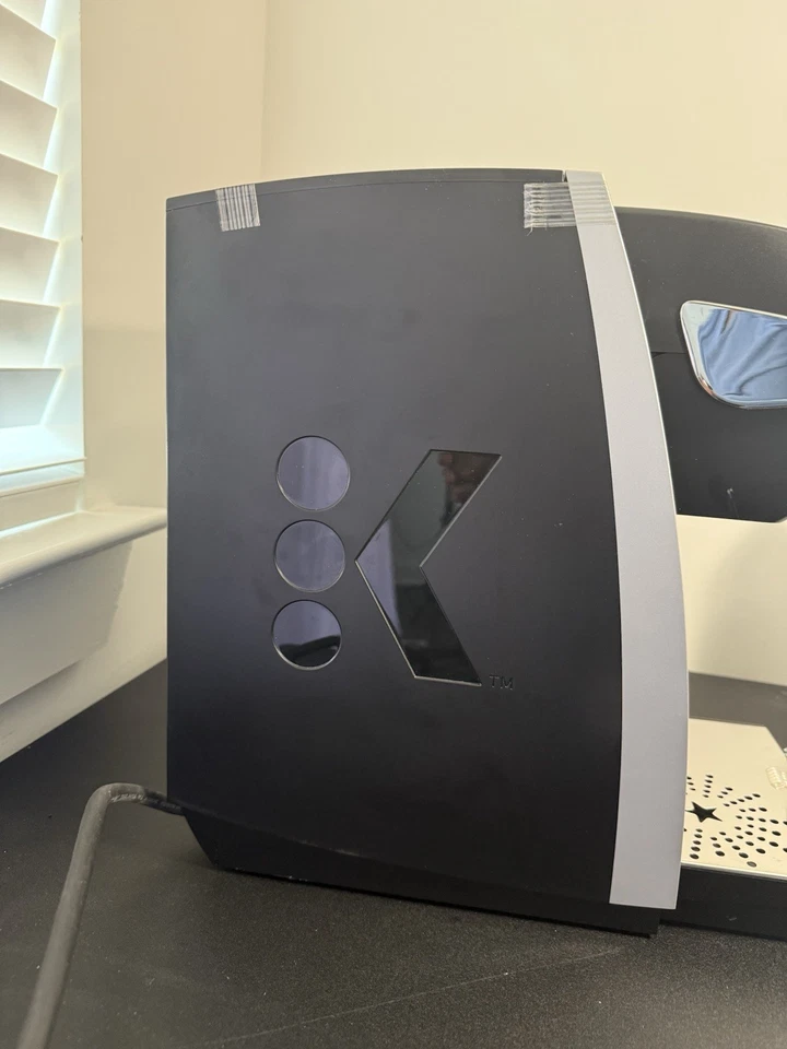 Keurig K150P Cafetera Comercial Línea de Agua Directa Modelo Oficina Airbnb Salón Foto 4 de 4