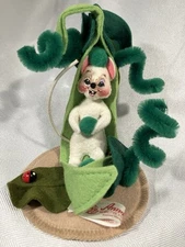 Annalee 1999 Mouse In Pea Pod Doll