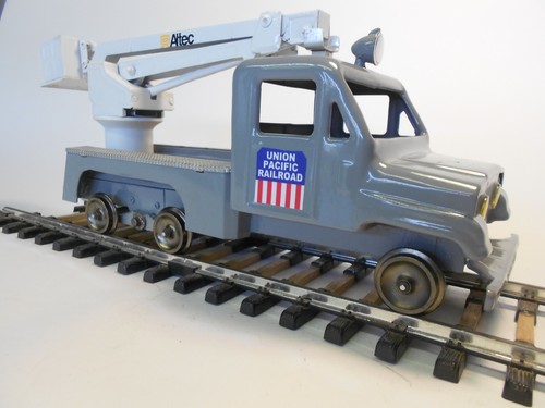 Tonka Art, Rail Bucket Boom Truck - Picture 4 of 13