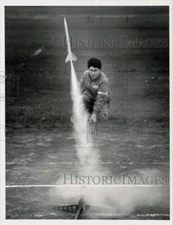 1990 Press Photo Keith David launches rocket at Southwick 4-H Blue Sky Club.