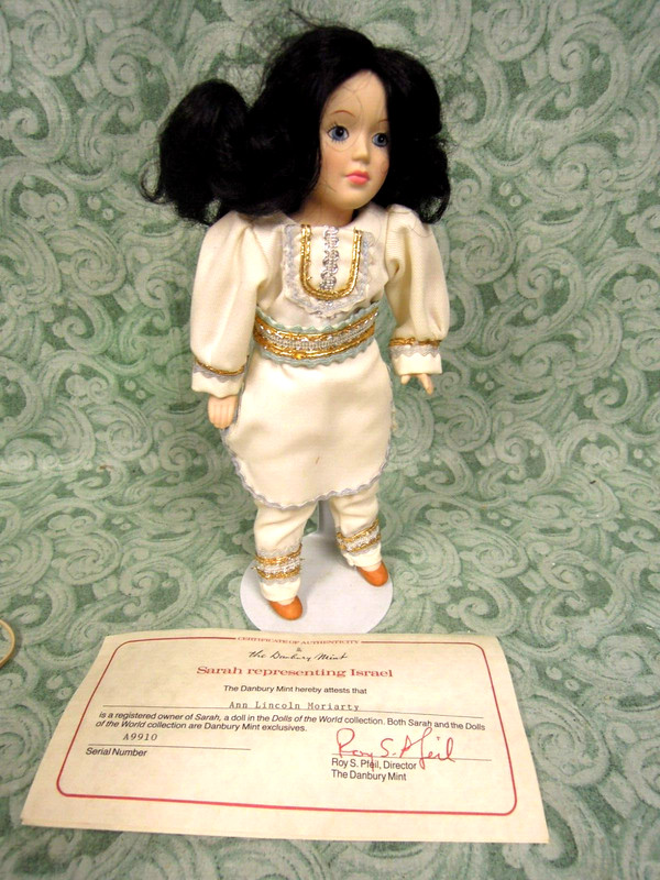 Hd-678 Danbury Mint "SARAH" representing Israel' -Dolls of the World' collection