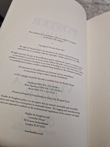 Poster Girl by Veronica Roth - Fairyloot signed Hardback Book NEW 1st Edition - Picture 6 of 6
