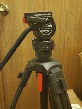 SACHTLER MUNCHEN VIDEO 10 FLUID HEAD TRIPOD W/CASE..UNIT IN EXCELLENT CONDITION