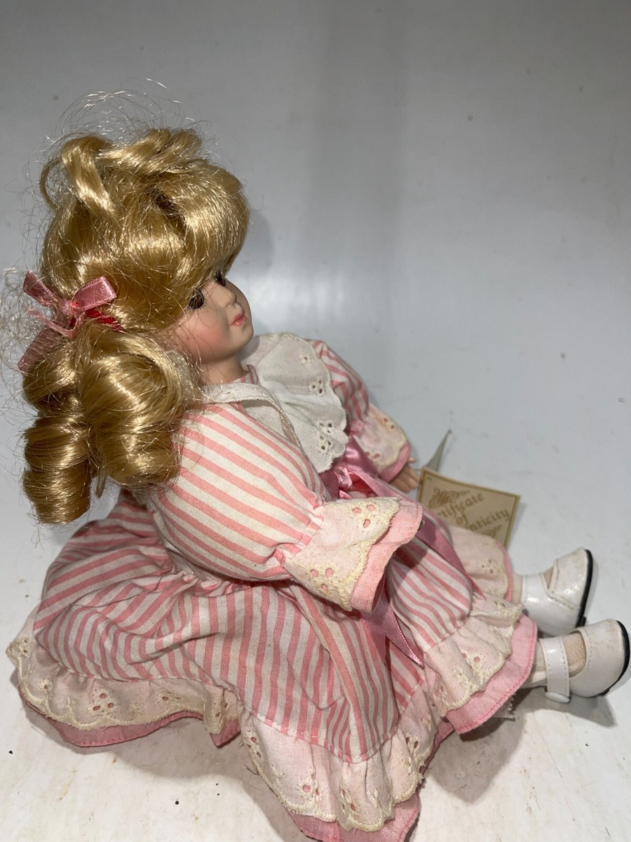 人形 ANTIQUE MUSICAL DOLL PORCELAINS Musical Doll Plays Music And Moves Wind Up Beautiful Porcelain