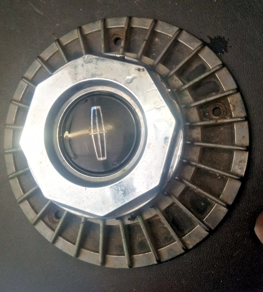 1978 Lincoln Continental roda centro tampa original D84C-1A097-A fomoco LOC171DG2 - Imagem 3 de 4