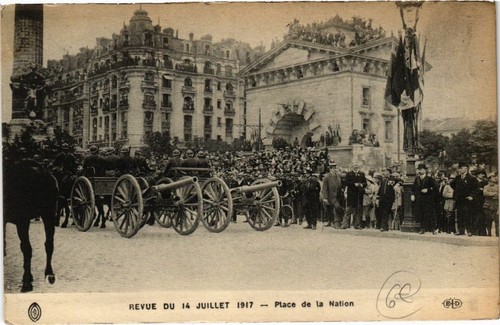 CPA PARIS 12e - La porte Dorée - l'Avenue Daumesnil (79809
