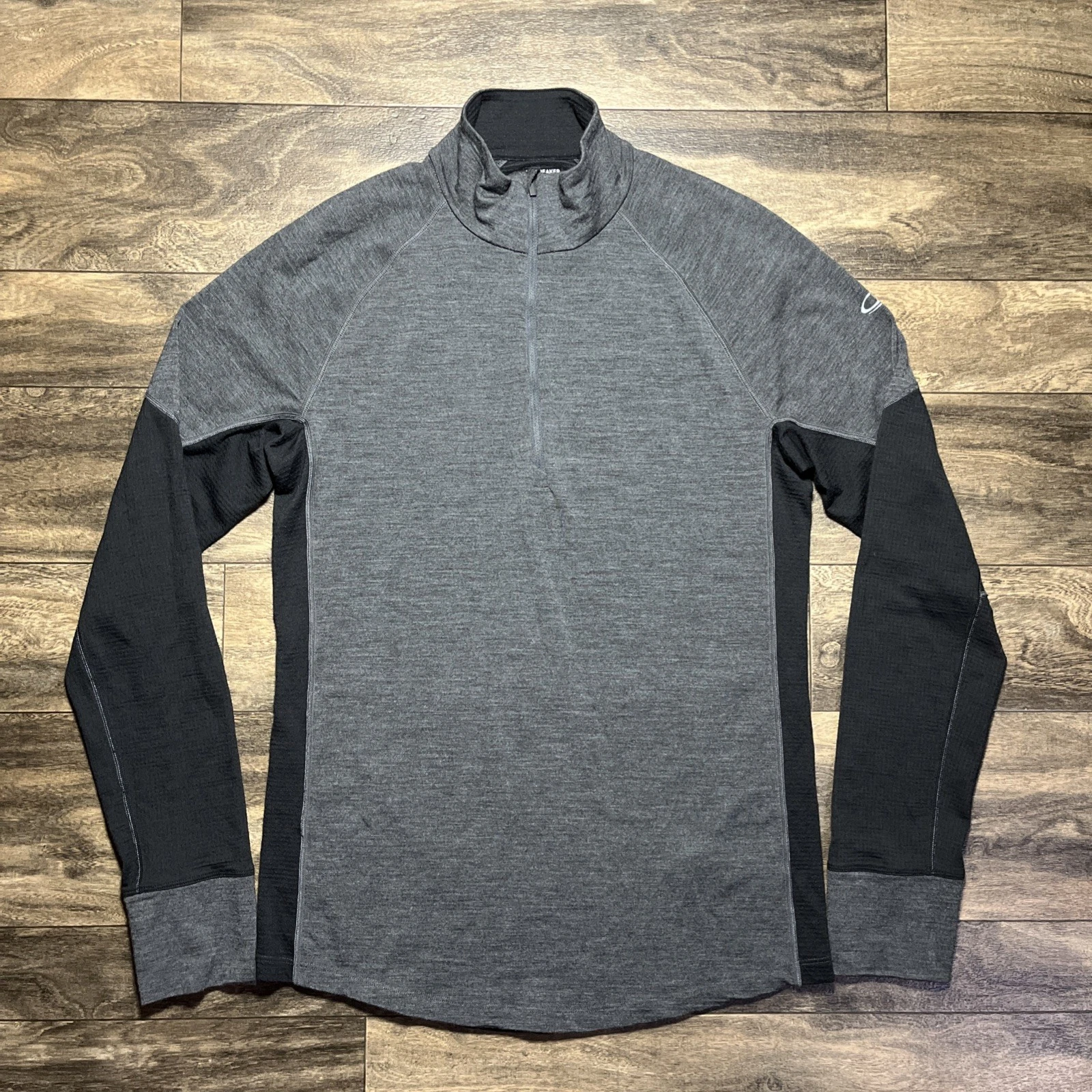 Icebreaker Merino 260 Zone 1/4 Zip Base Layer Pullover Mens Large Grey/Black EUC
Opens in a new wind