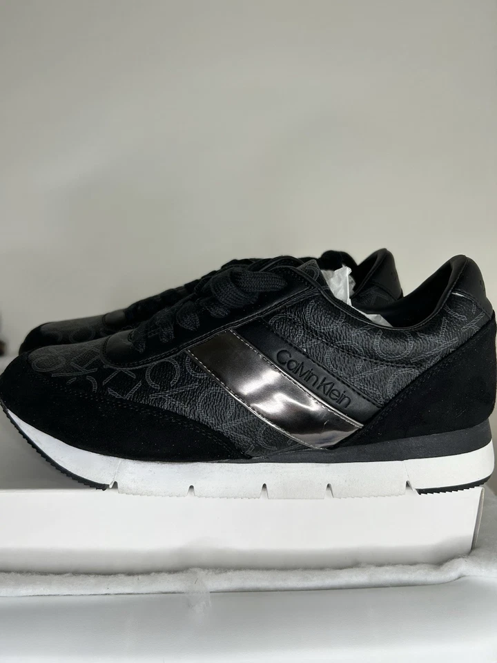 Zapatillas deportivas Calvin Klein Tea monograma negras metálicas 11M Foto 2 de 4