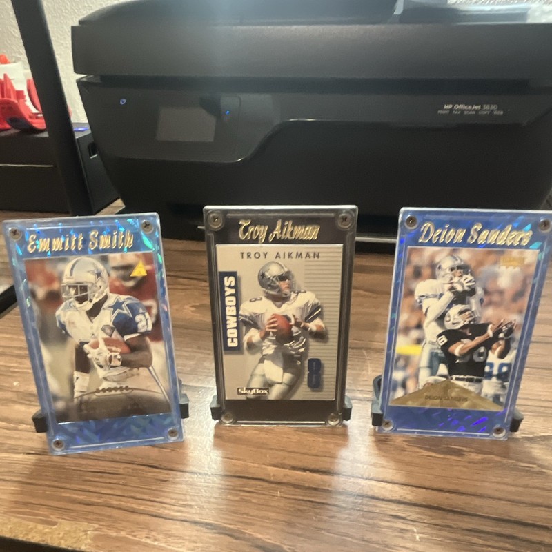 Dallas cowboys Lot….banks, Non Working Lighters, Dominoes, Shot Glasses, Others