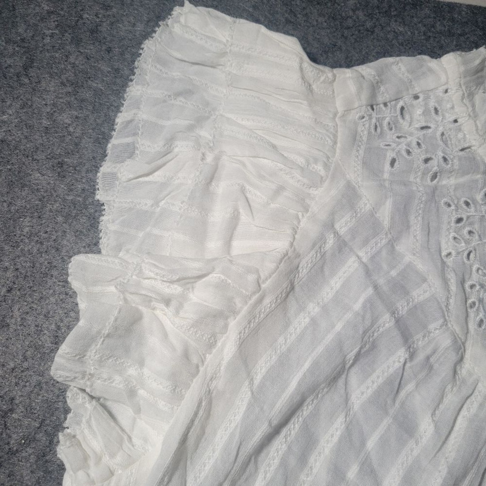 Universal Thread | White Eyelet Ruffle Sleeve Blo… - image 4