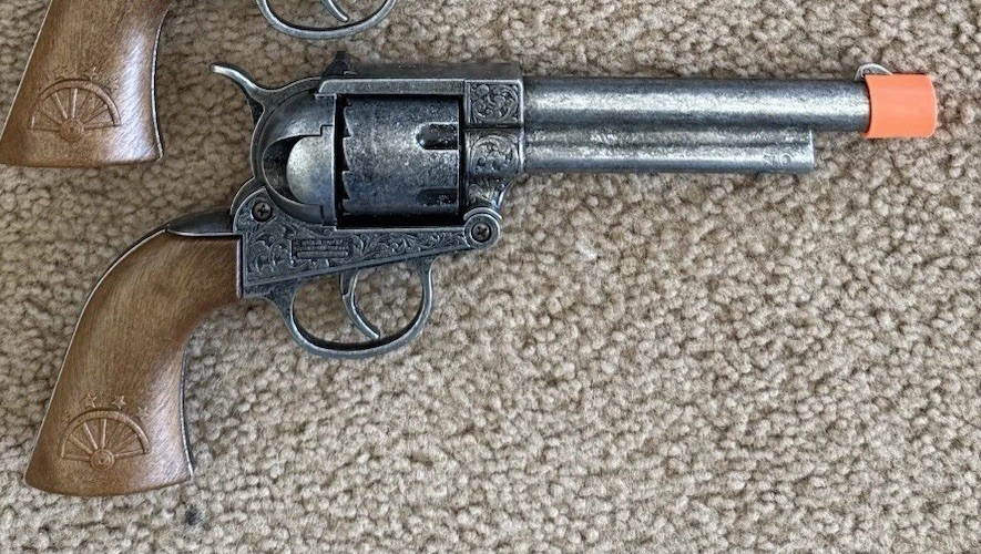【超希少】昭和レトロ✨　額装 オランダ古代銃(燧石式銃) レプリカ インテリア Vintage Edison Giocattoli Cap Gun Revolver Engraved Metal Western