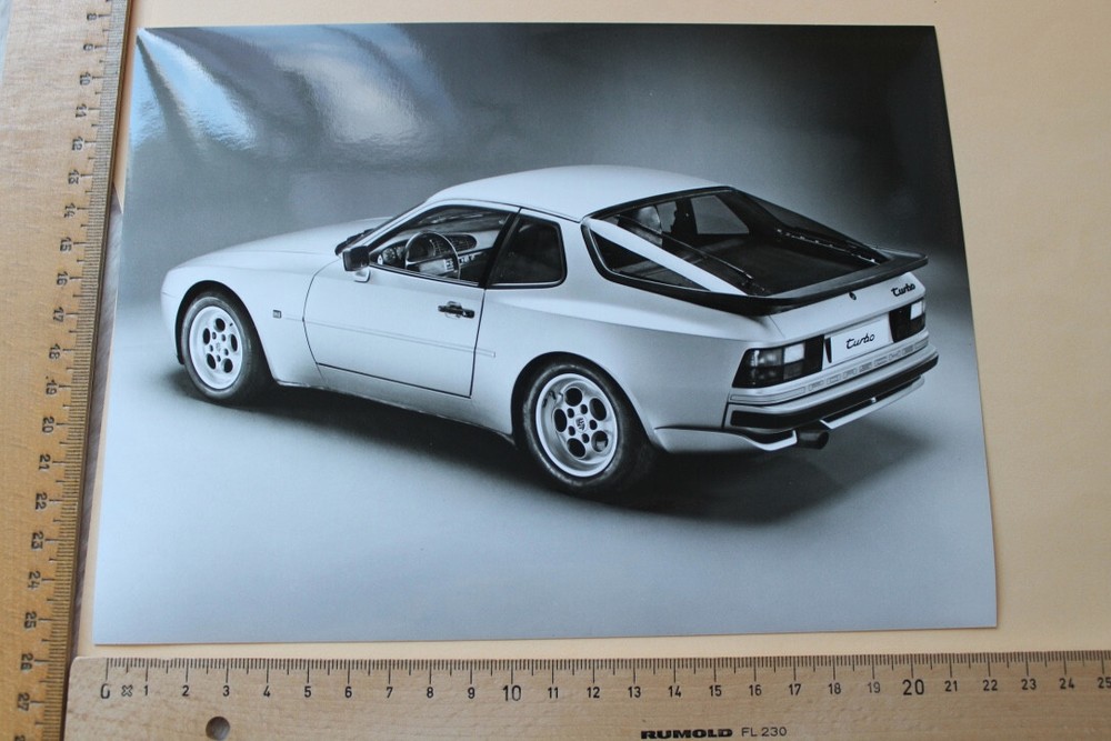 Photo photo Porsche 944 turbo 2479 CCM 220 HP press photo press photo factory photo Photo photo Porsche 944 turbo 2479 CCM 220 HP press photo press photo factory photo